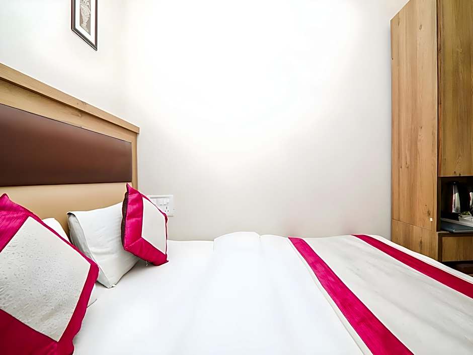 Hotel Amar International