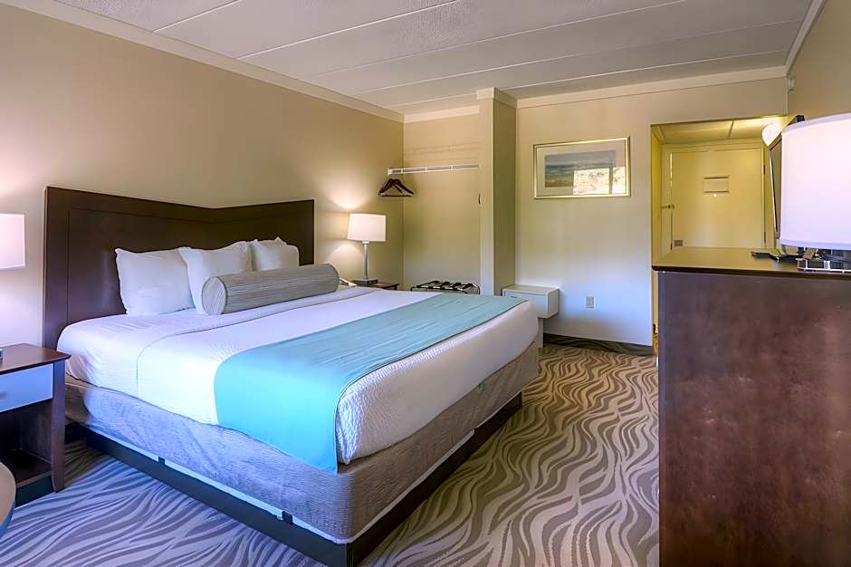 Breakers Hotel & Suites