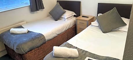 Twin Room with Shower