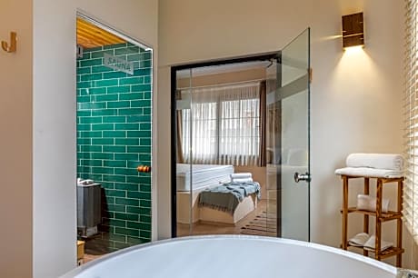 King Room with Spa Bath
