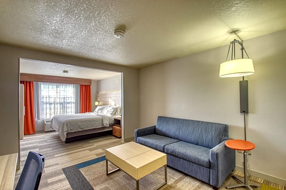 Holiday Inn Express Hotel & Suites Milwaukee Airport