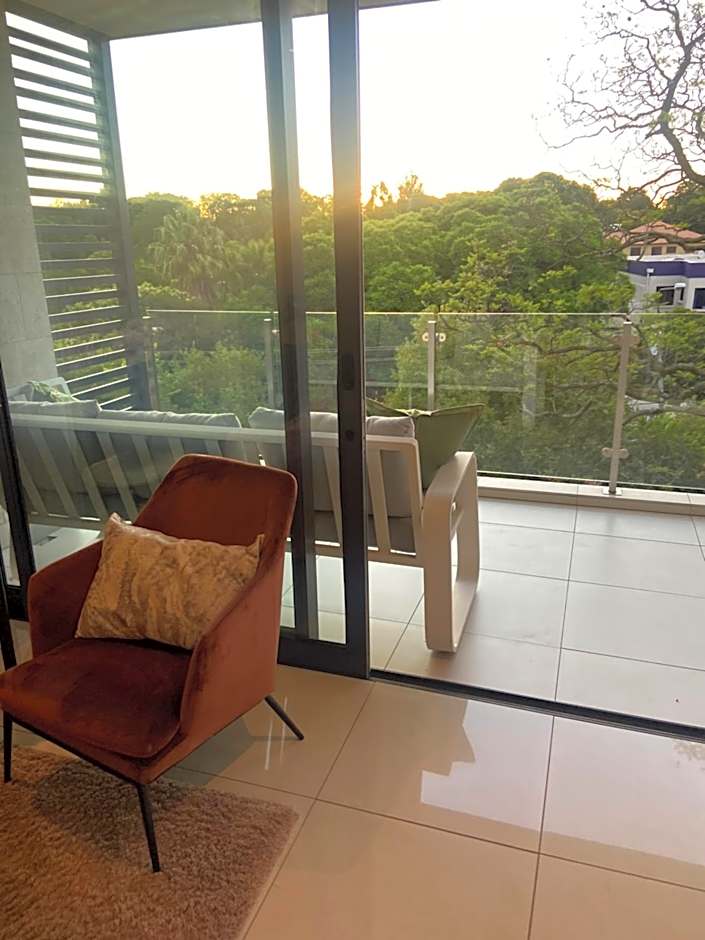 Trendy 2-bed 2-bath Apartment