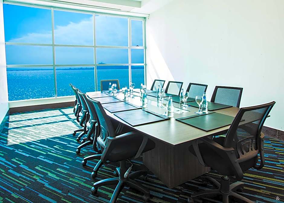 Wyndham Guayaquil, Puerto Santa Ana