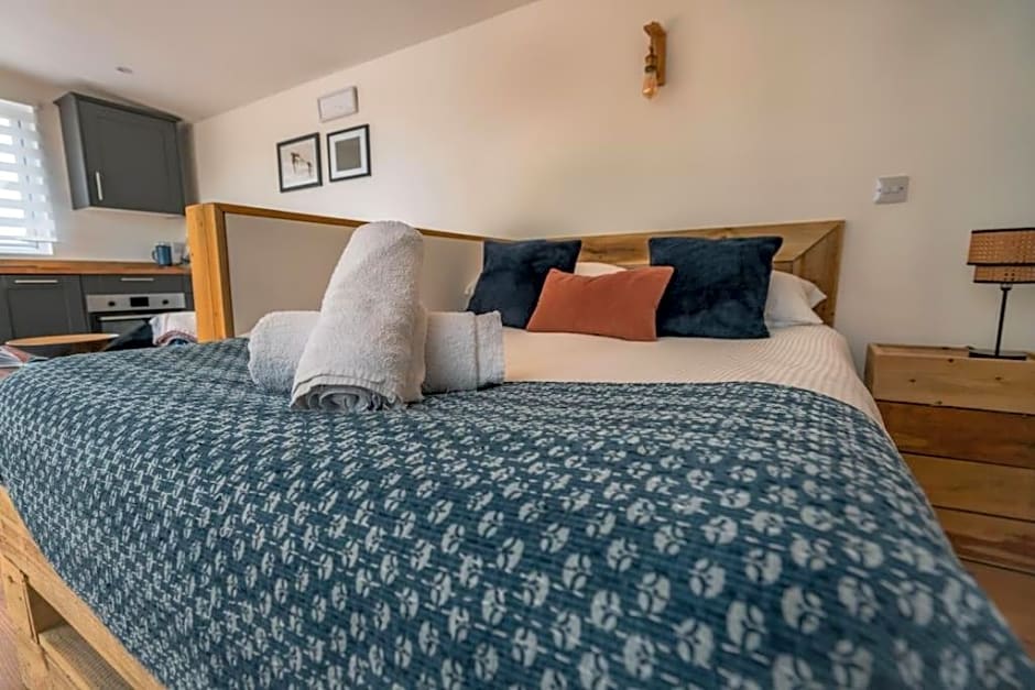 Lakeside Lodge- 'Swallow'