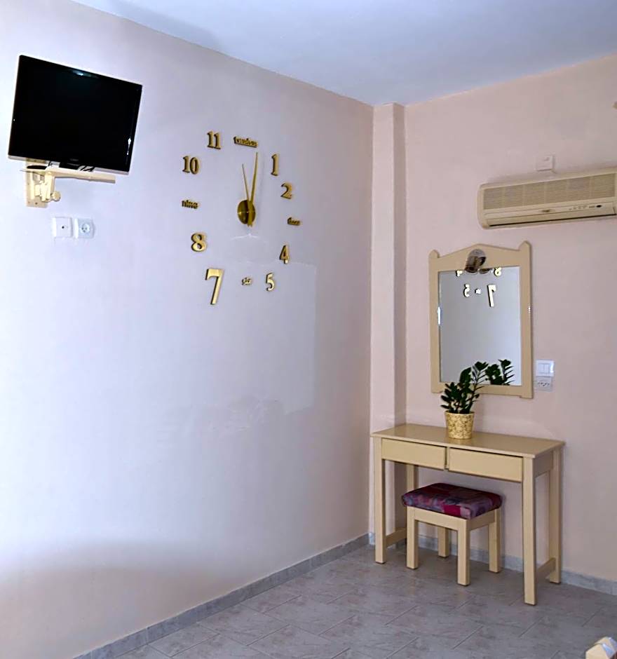 Vardes Hotel Studios