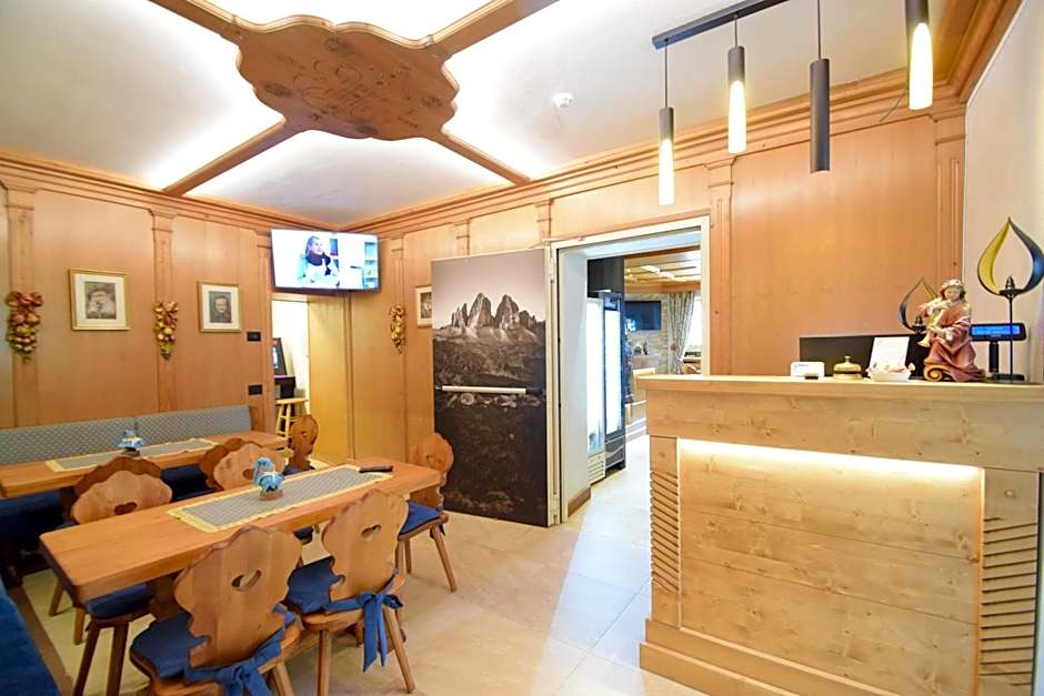 Albergo Miravalle-Tre Cime Views