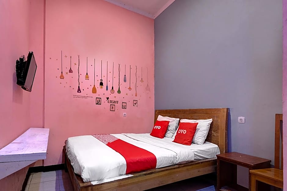 OYO Life 92877 Hotel Rainbow 7296