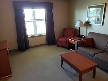 Clarion Hotel & Suites Williston