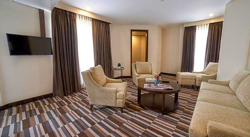 Avari Xpress Gulberg