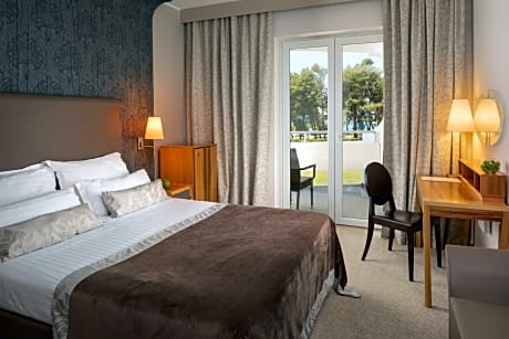 Classic Room with French Bed and Balcony Sea Side