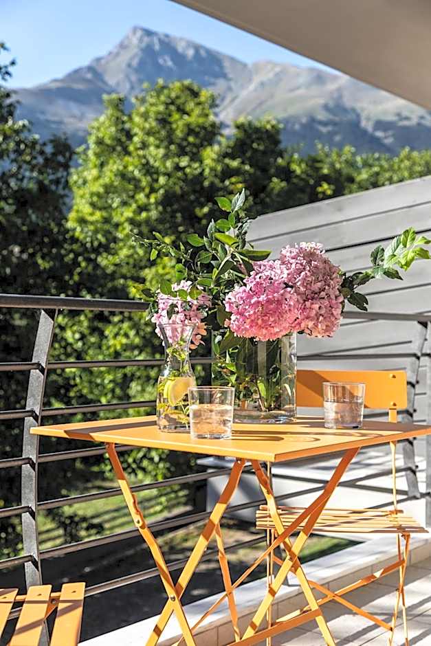 Oniropetra Boutique Hotel