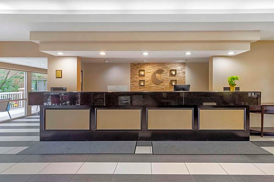 Comfort Suites Inn At Ridgewood Farm
