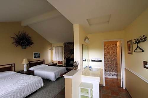 Monterey Fireside Lodge