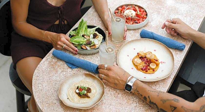 Boni Beach Lombok Hotel and Villas 