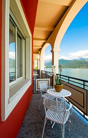 Deluxe Double or Twin Room with Partial Lake View