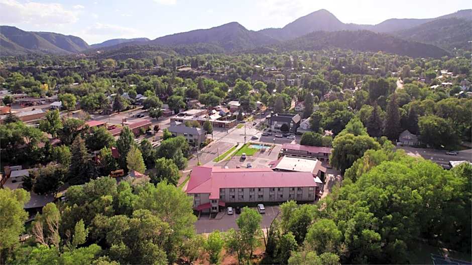 The Junction Hotel and Hostel