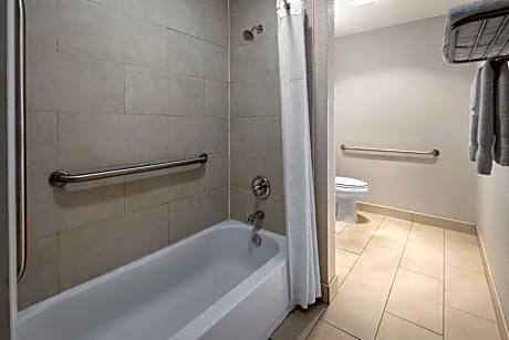 1 Queen Bed Mobility Accessible Room Bathtub w/ Grab Bars Non-Smoking