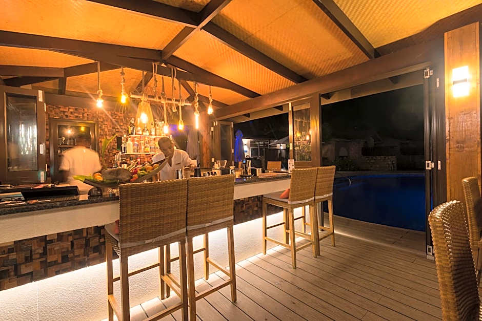 Coco de Mer and Black Parrot Suites
