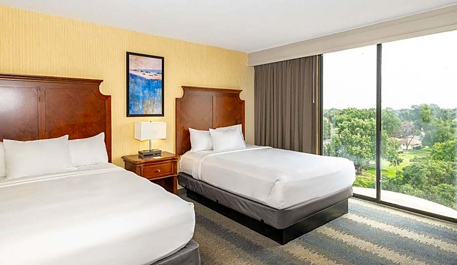 Embassy Suites by Hilton Bloomington / Minneapolis