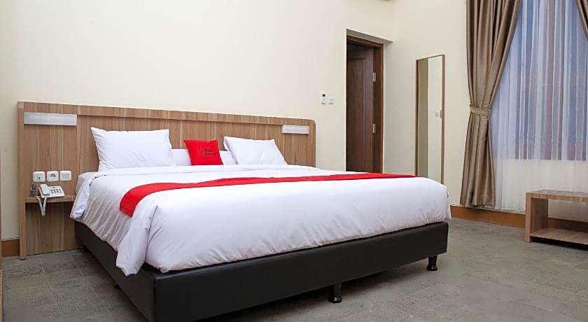 RedDoorz Plus near Pasundan University