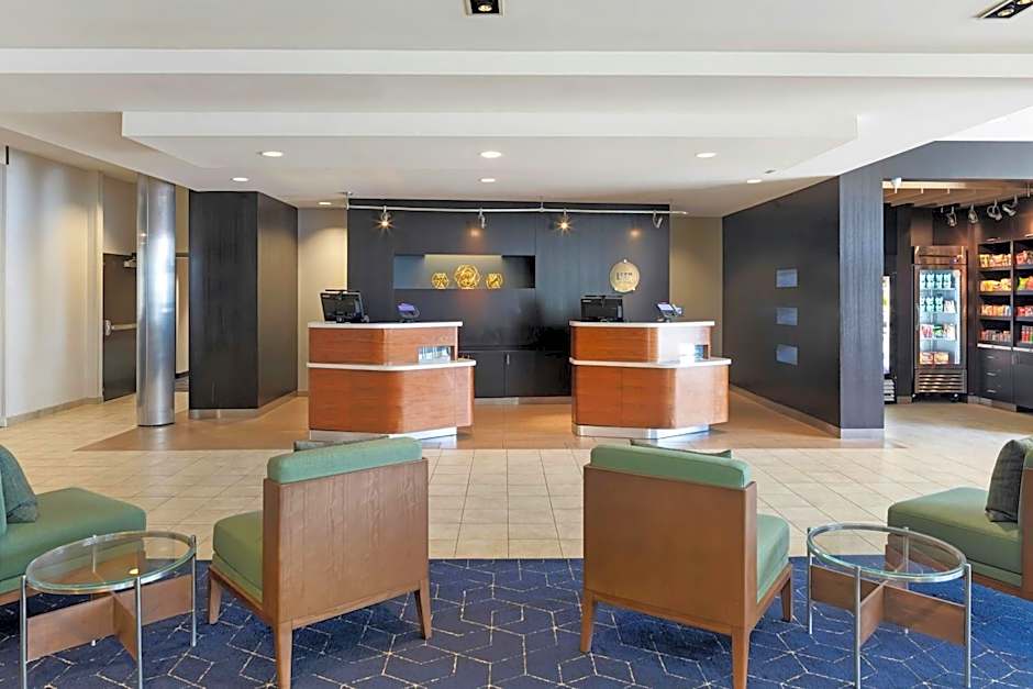 Courtyard by Marriott Long Beach Airport