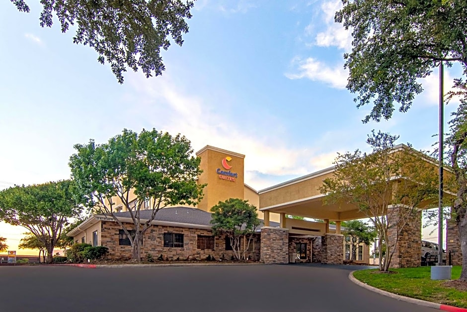 Comfort Suites NW Dallas Near Love Field