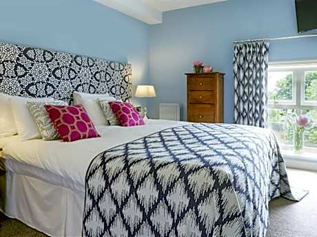 Twin Room with Private Bathroom