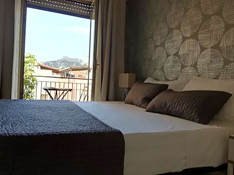 Deluxe Room (2 Adults + 1 Child)