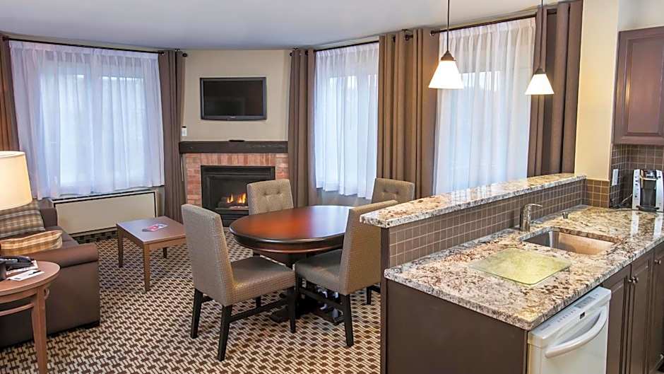 Holiday Inn Express & Suites Tremblant By IHG