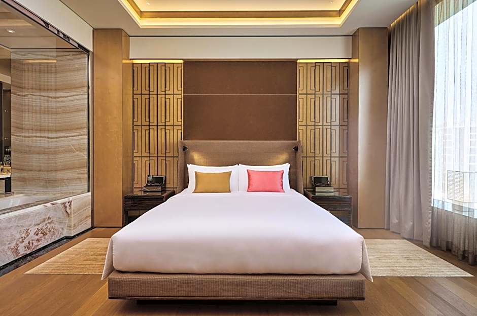 Photo 1 of 5 of Emerald King Room