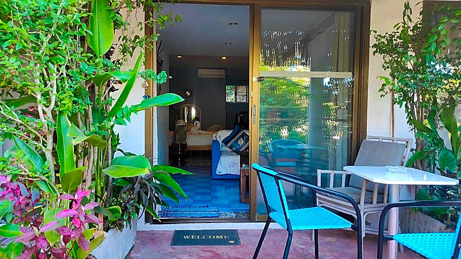 Baan Si Khao yanui
