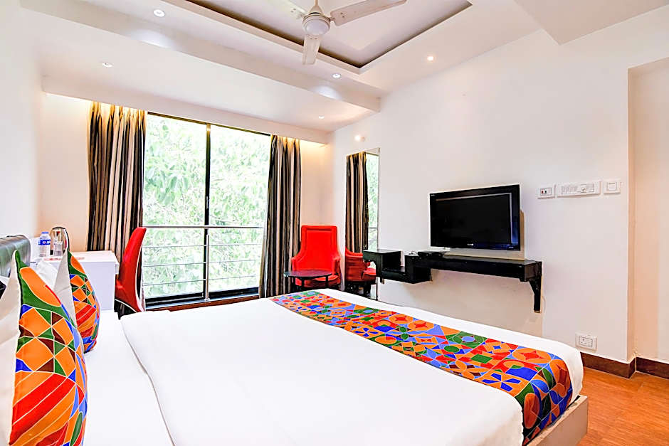 FabHotel Ballygunge Luxury - Behind Punjab Club
