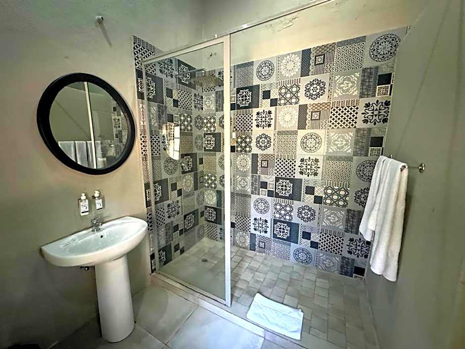 Shangri-La Country Hotel & Spa