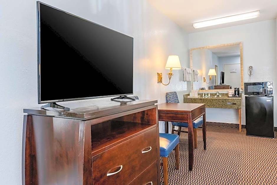 Quality Inn Sarasota North Near Lido Key Beach