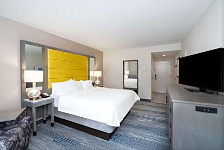 King Room with Roll-In Shower - Mobility and Hearing Access/Non-Smoking