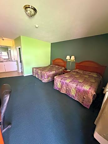 Queen Room with Two Queen Beds-Smoking