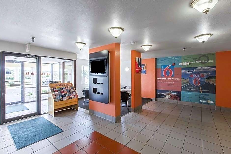 Motel 6 Omaha, NE