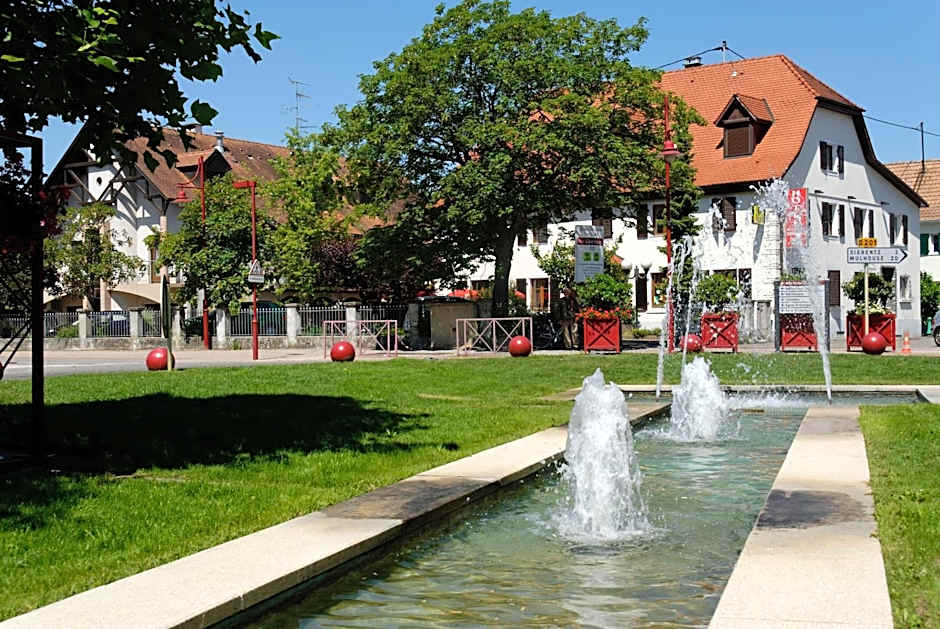 Logis Hôtel Restaurant Au Lion Rouge