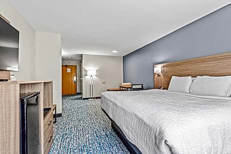 1 King Bed, 2 Single Beds, Nonsmoking