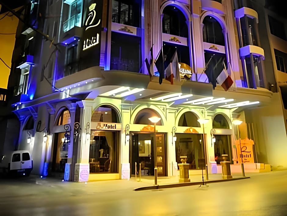 Q Hotel
