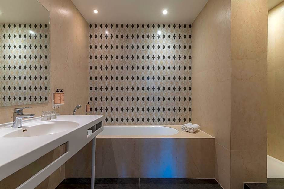 Le Chateau D'Etoges - Les Collectionneurs