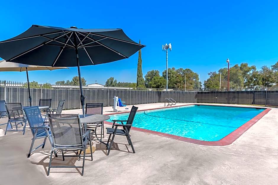 Studio 6 Suites Madera, CA Yosemite