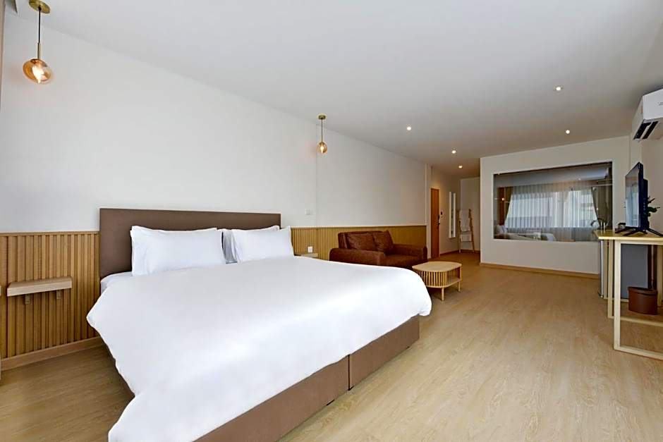 Ratchathewi Hyde Away