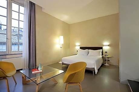 Deluxe Double or Twin Room with City View