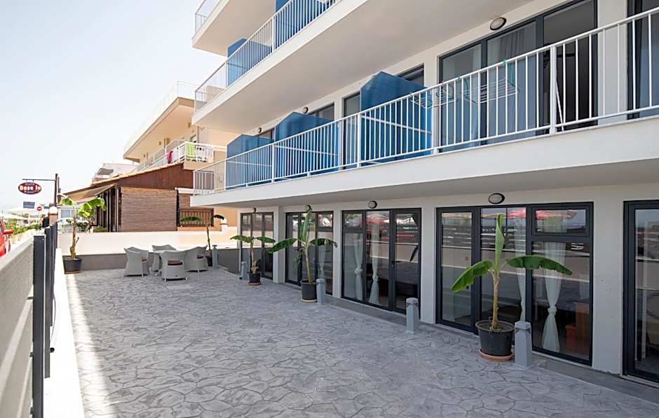 Grand Dodo's Triada Seaview Studios