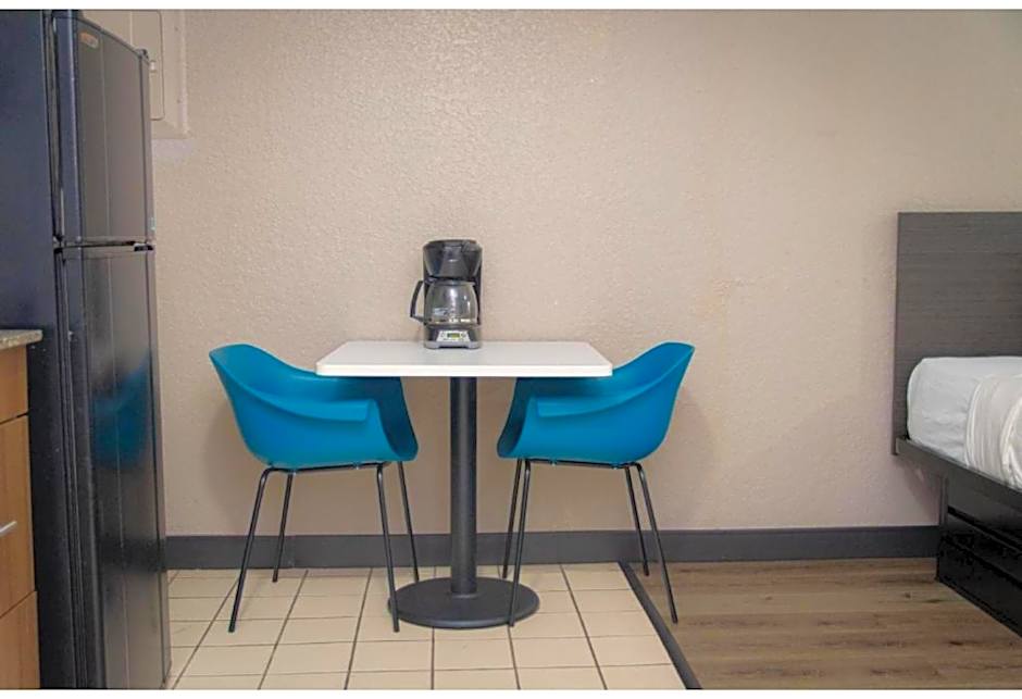 Studio 6 Extended Stay - West Palm Beach, FL