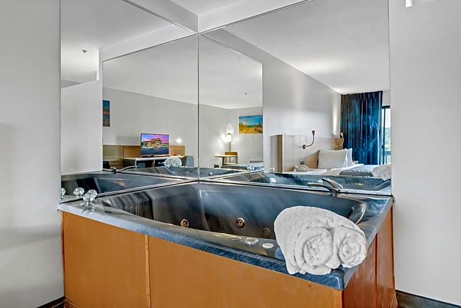 Waterbird Lakeside Inn