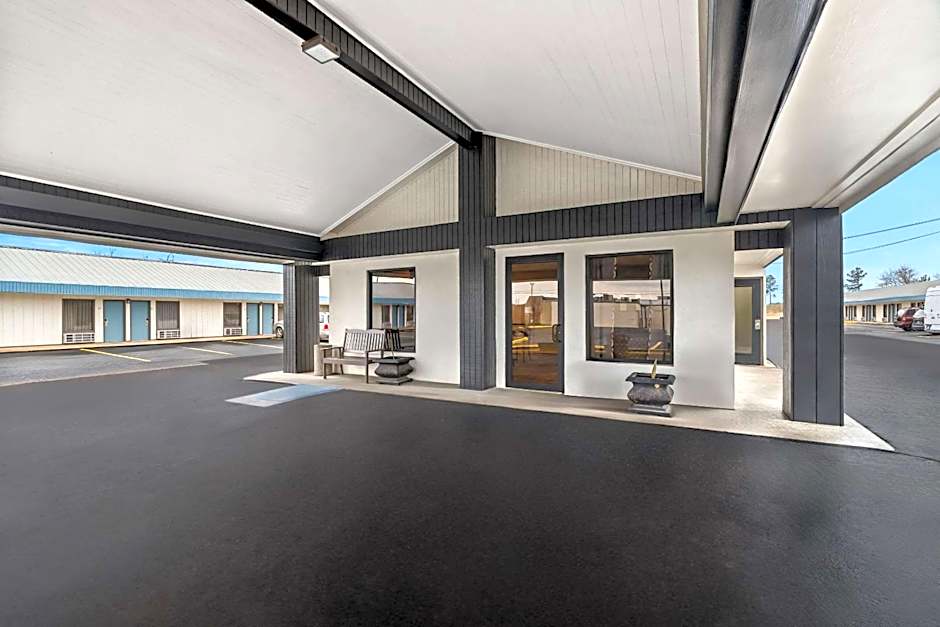 Rodeway Inn & Suites