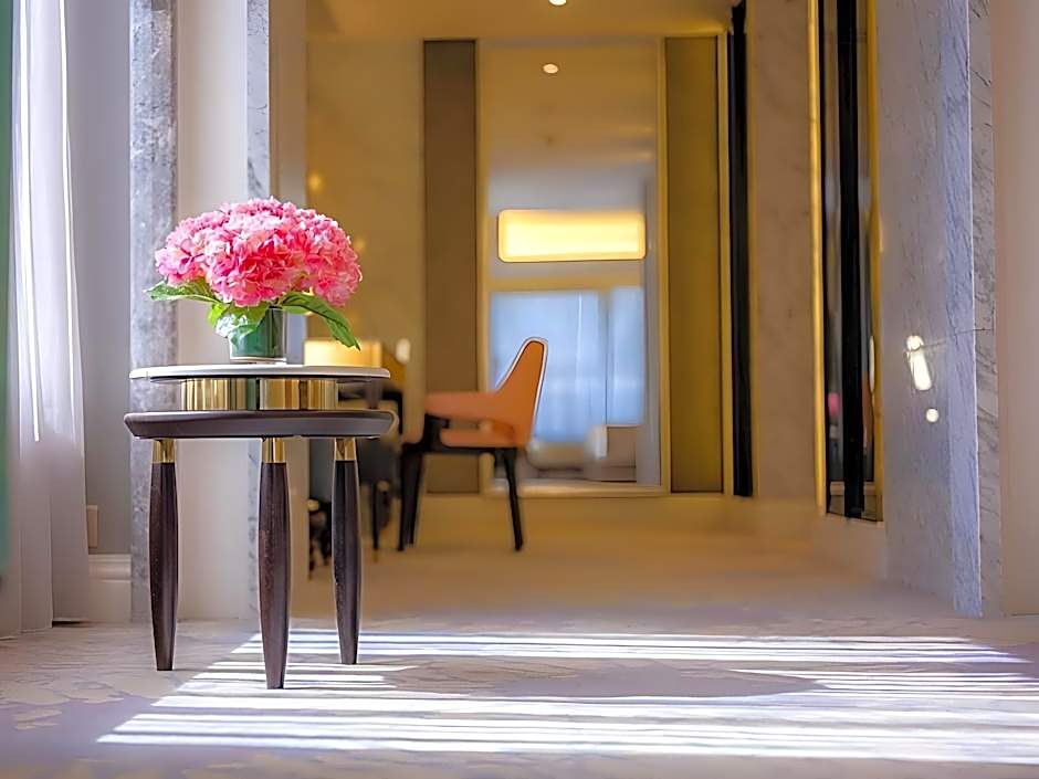 Grand Emperor Hotel