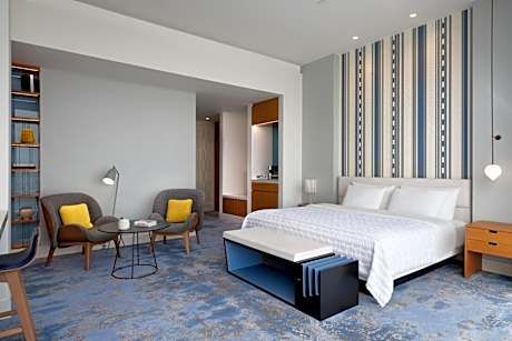 Junior Suite, Club lounge access, Suite, 1 King